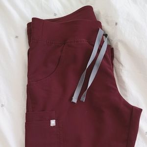 FIGS Kade Cargo pants in burgundy **size SP**